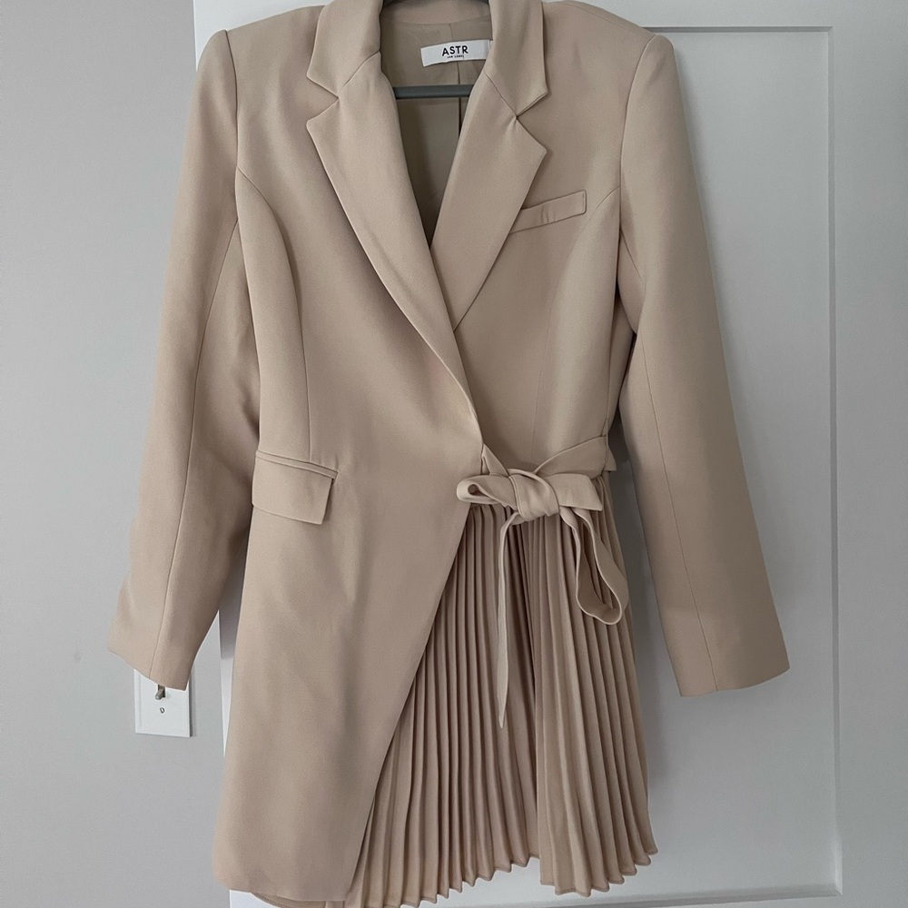 ASTR Women's Beige/ Butter yellow Blazer Dress